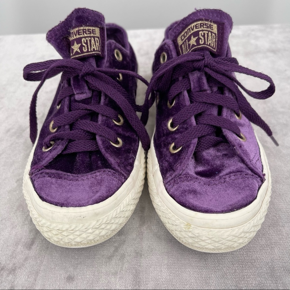 KID’S PURPLE VELVET CONVERSE SIZE 13